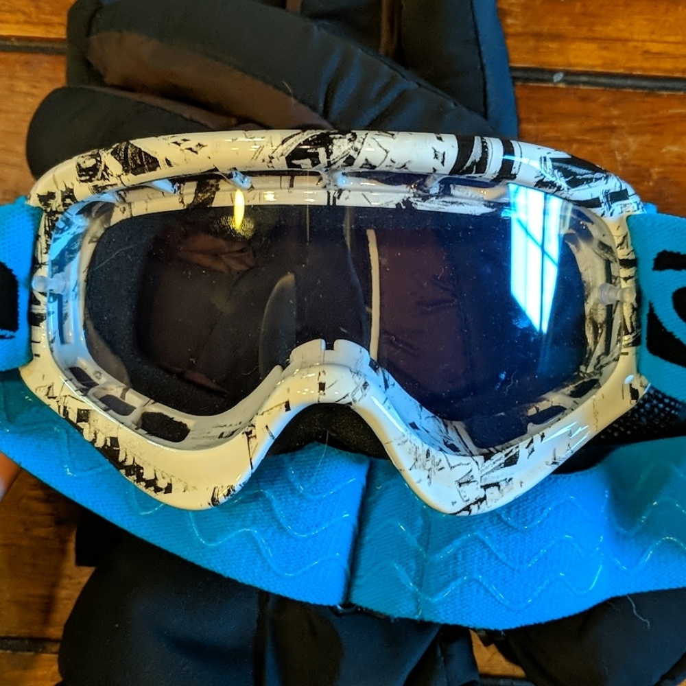 Snowboarding Bundle - Picture 3 of 3
